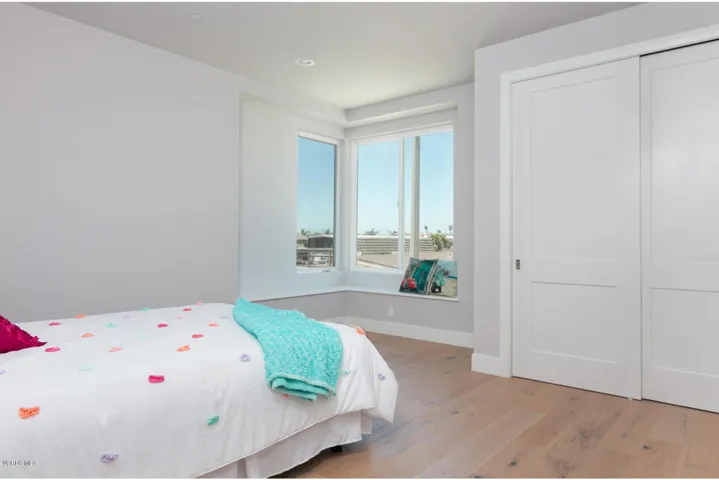 5146 Sandpiper Way-MLS_Size-015-13-Bedro