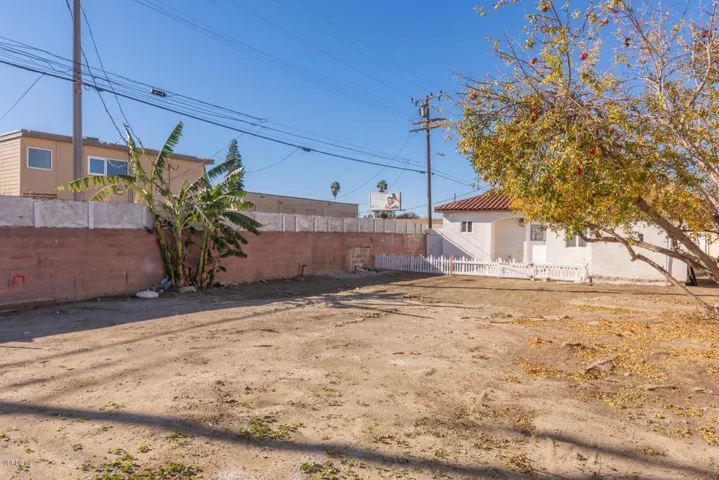 226 N Bonita Ave Oxnard CA-019-020-Still