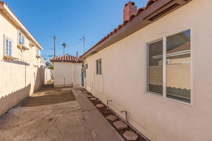 226 N Bonita Ave Oxnard CA-020-013-Still
