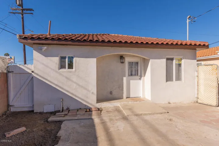 226 N Bonita Ave Oxnard CA-017-018-Still