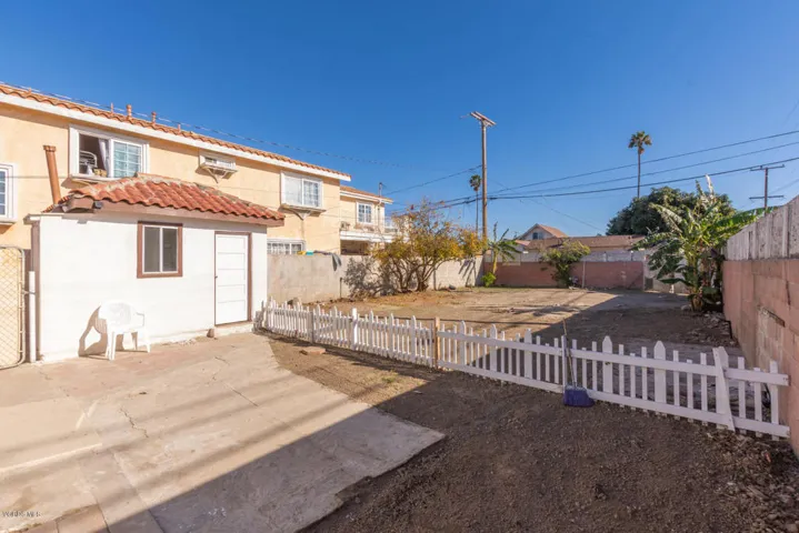 226 N Bonita Ave Oxnard CA-014-014-Still