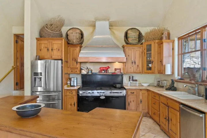 11709 Camino Escondido Road, Carmel Valley, California 93924
