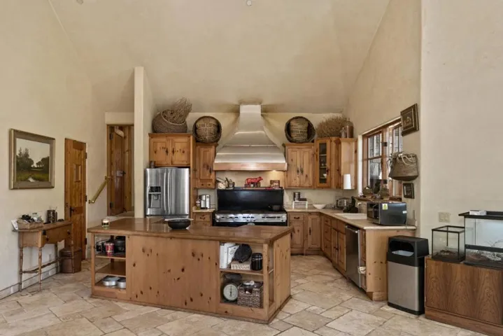 11709 Camino Escondido Road, Carmel Valley, California 93924