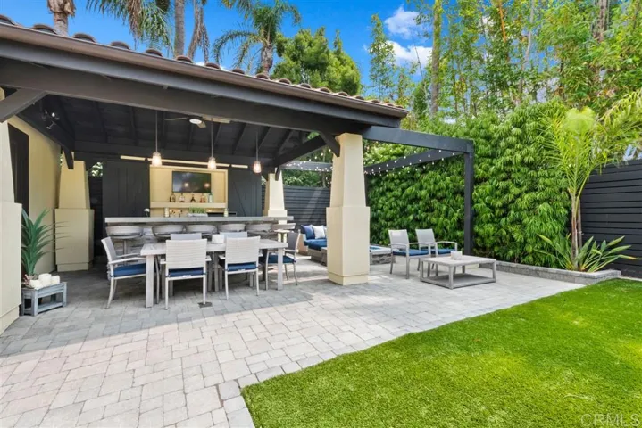 Outdoor Kitchen