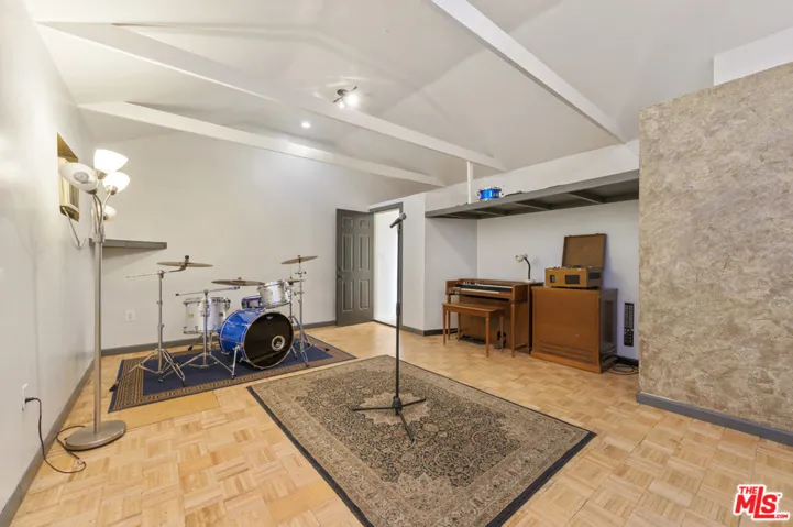 6737 Vesper Avenue, Van Nuys, California 91405