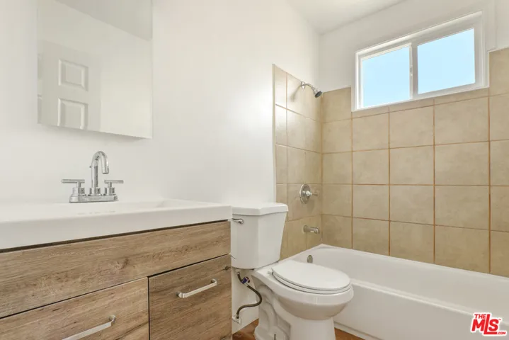 1212 W 107th Street 7, Los Angeles, California 90044