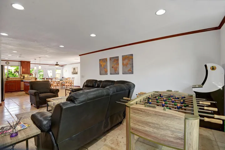 LIVING ROOM REVERSE mls