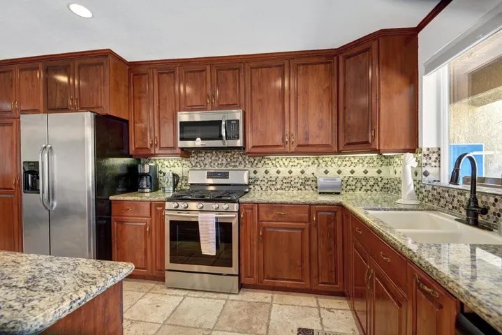 KITCHEN TIGHT mls