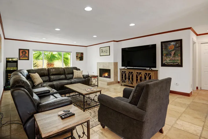 LIVING ROOM mls