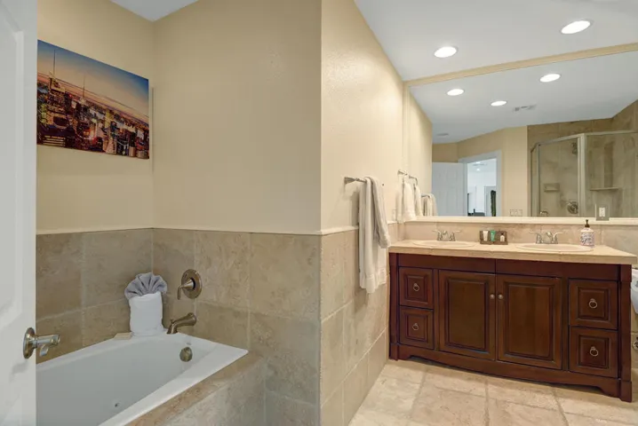 MAIN BEDROOM BATHROOM mls