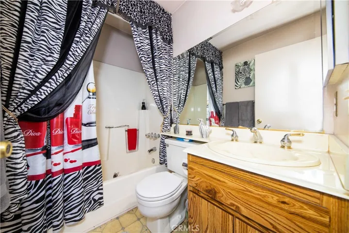 9941 Woodbridge Lane, Jurupa Valley, California 92509