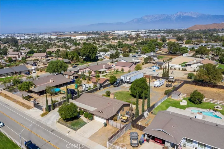 9941 Woodbridge Lane, Jurupa Valley, California 92509