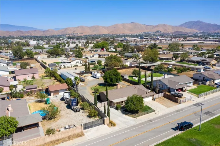 9941 Woodbridge Lane, Jurupa Valley, California 92509