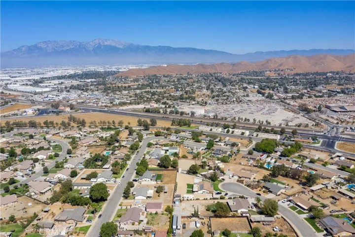 9941 Woodbridge Lane, Jurupa Valley, California 92509
