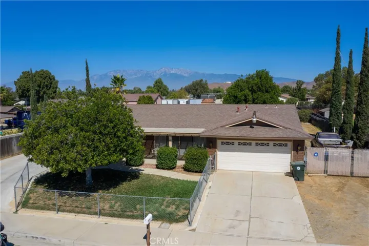 9941 Woodbridge Lane, Jurupa Valley, California 92509