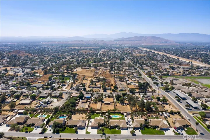 9941 Woodbridge Lane, Jurupa Valley, California 92509