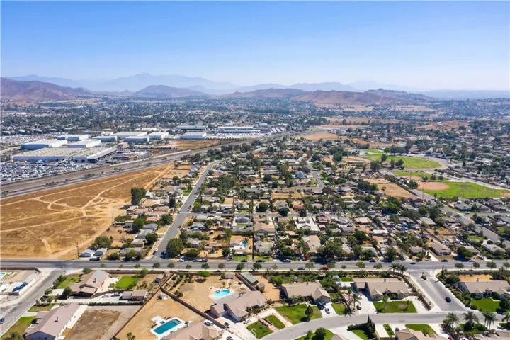 9941 Woodbridge Lane, Jurupa Valley, California 92509