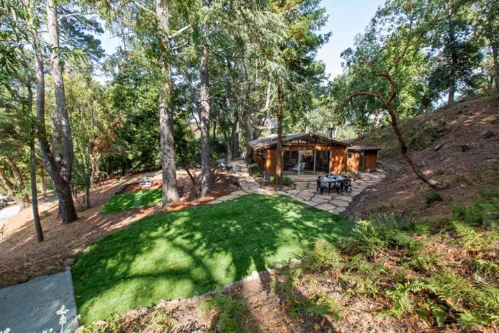 76 Old Spanish Trail, Portola Valley, California 94028