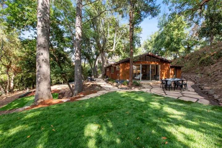 76 Old Spanish Trail, Portola Valley, California 94028