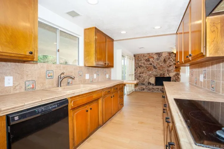 10715 Meadow Glen Way E, Escondido, California 92026