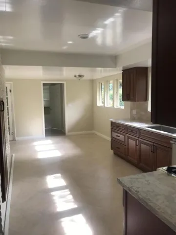 Kitchen & Breakfast