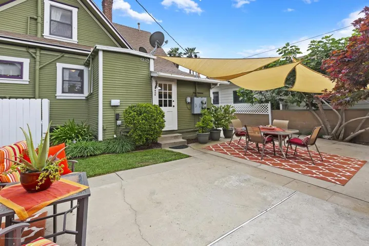 036_Large Patio