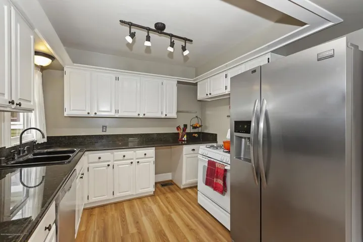 015_Upgraded Kitchen