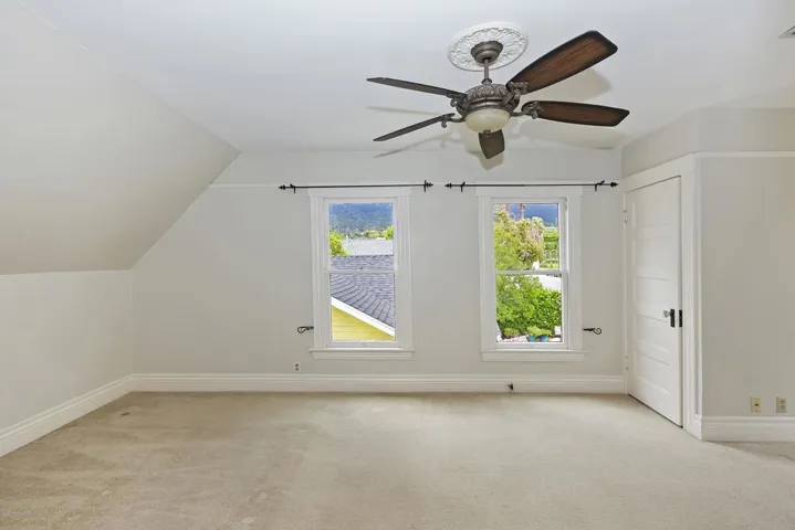 022_Large Bedroom