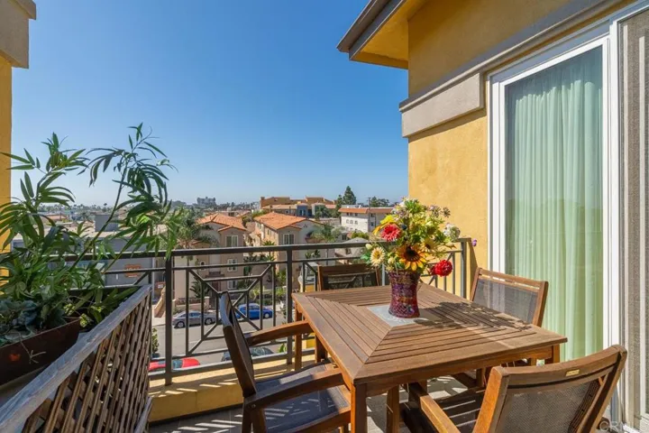 Balcony off master and living