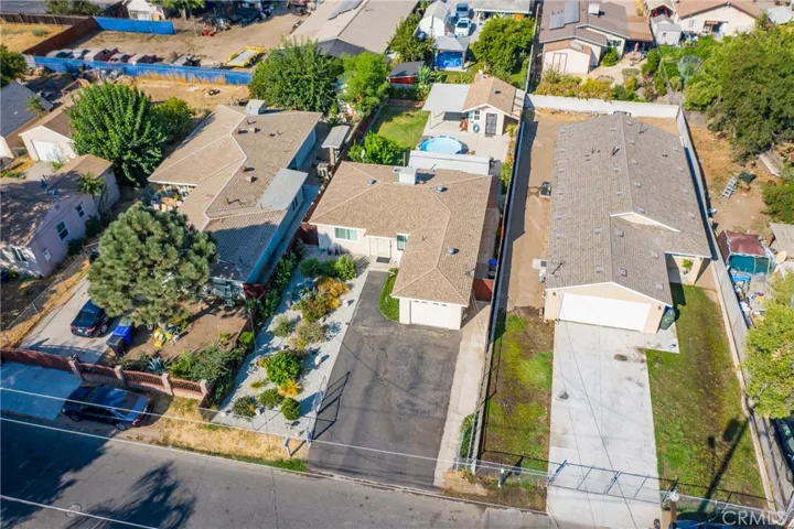 Large private lot with a Work Shop!!