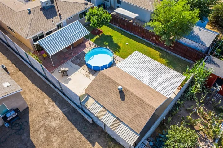 Clean, well manicured backyard.