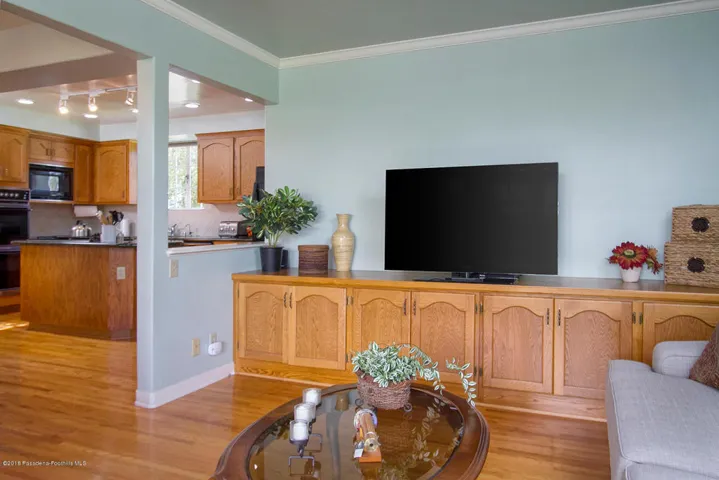 315 Longden Dr 012-mls