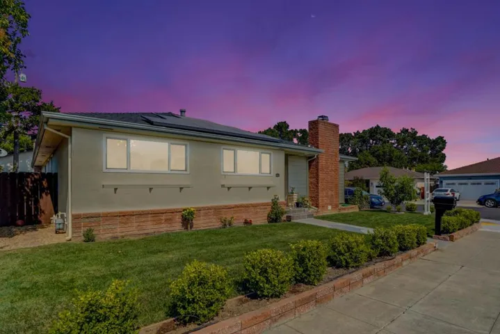 472 Gymkhana Road, San Mateo, California 94403