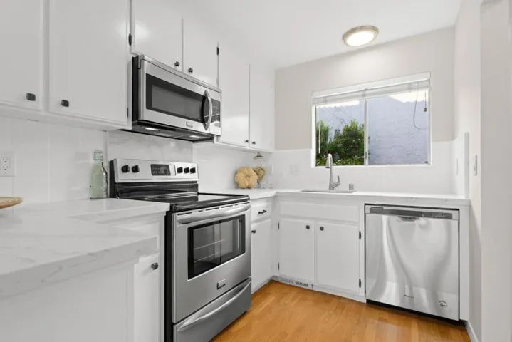 415 Oak Avenue, Redwood City, California 94061