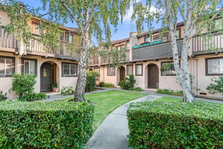 415 Oak Avenue, Redwood City, California 94061