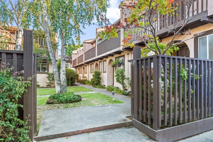 415 Oak Avenue, Redwood City, California 94061