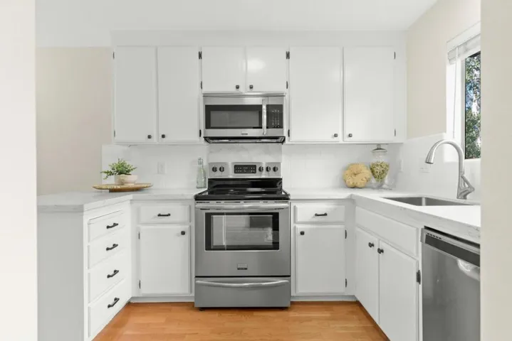 415 Oak Avenue, Redwood City, California 94061