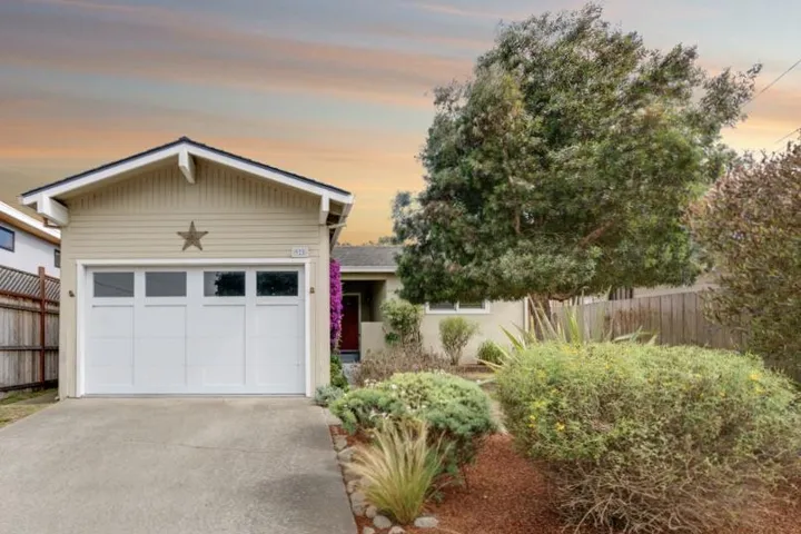 925 Walnut Street, Pacific Grove, California 93950