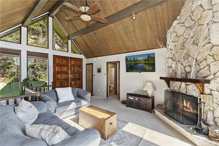 1093 Nadelhorn Drive, Lake Arrowhead, California 92352
