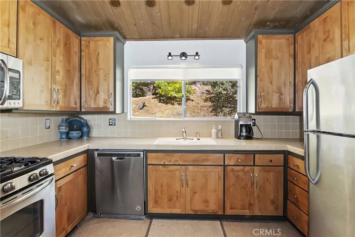 1093 Nadelhorn Drive, Lake Arrowhead, California 92352