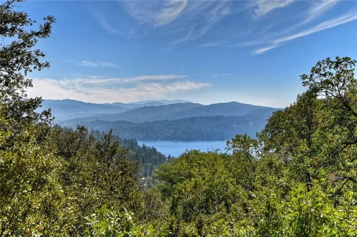 1093 Nadelhorn Drive, Lake Arrowhead, California 92352
