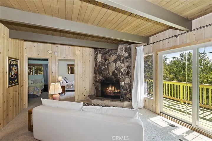 1093 Nadelhorn Drive, Lake Arrowhead, California 92352