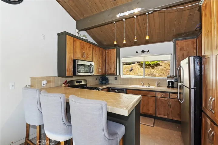 1093 Nadelhorn Drive, Lake Arrowhead, California 92352