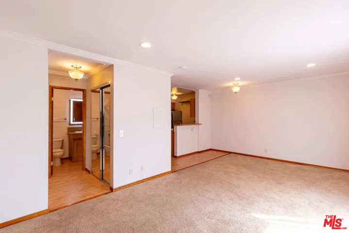 20234 Cantara Street 222, Winnetka, California 91306