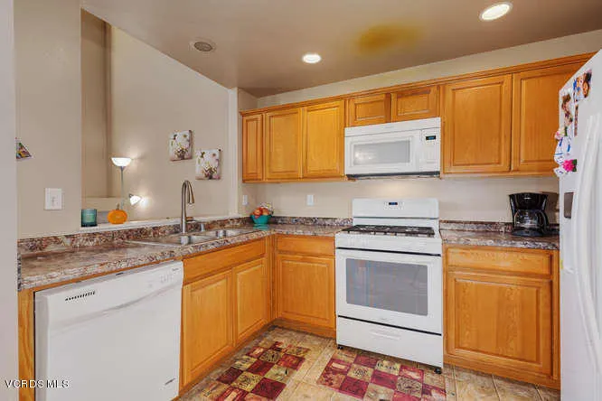 734 Moby Dick Ln Oxnard CA-small-027-020