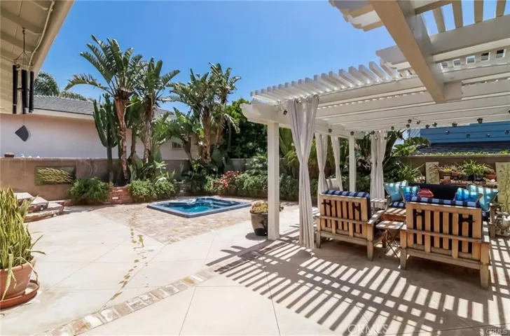145 Mcknight Drive, Laguna Beach, California 92651