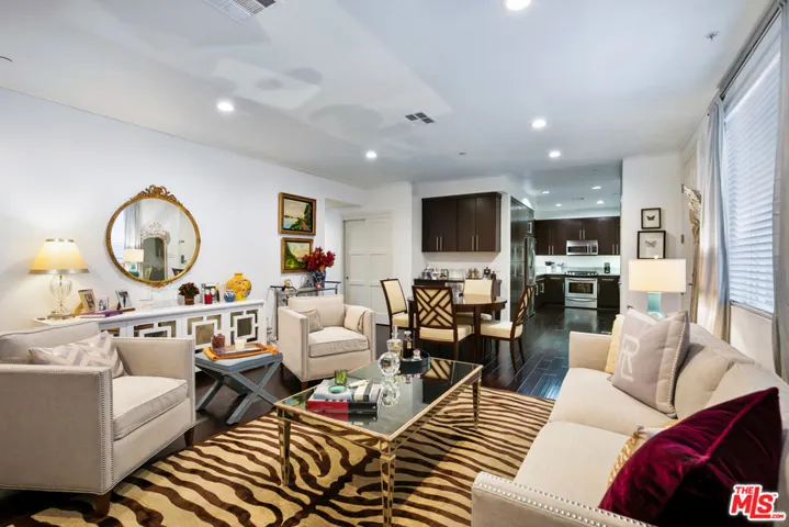 10878 Bloomfield Street 211, North Hollywood, California 91602