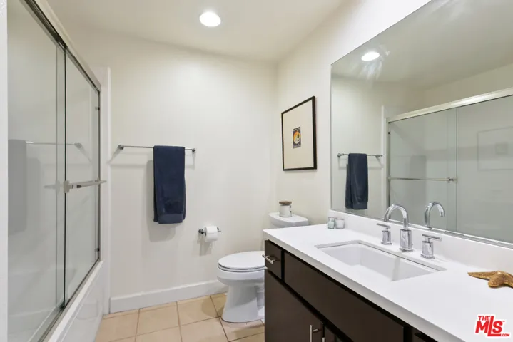 10878 Bloomfield Street 211, North Hollywood, California 91602