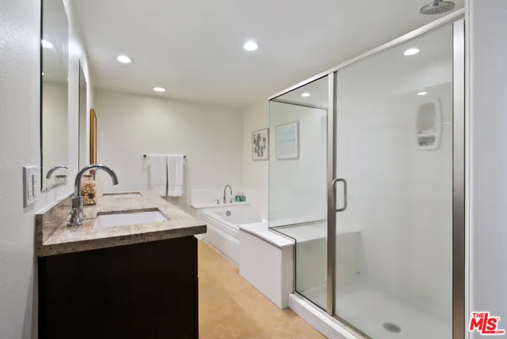 10878 Bloomfield Street 211, North Hollywood, California 91602