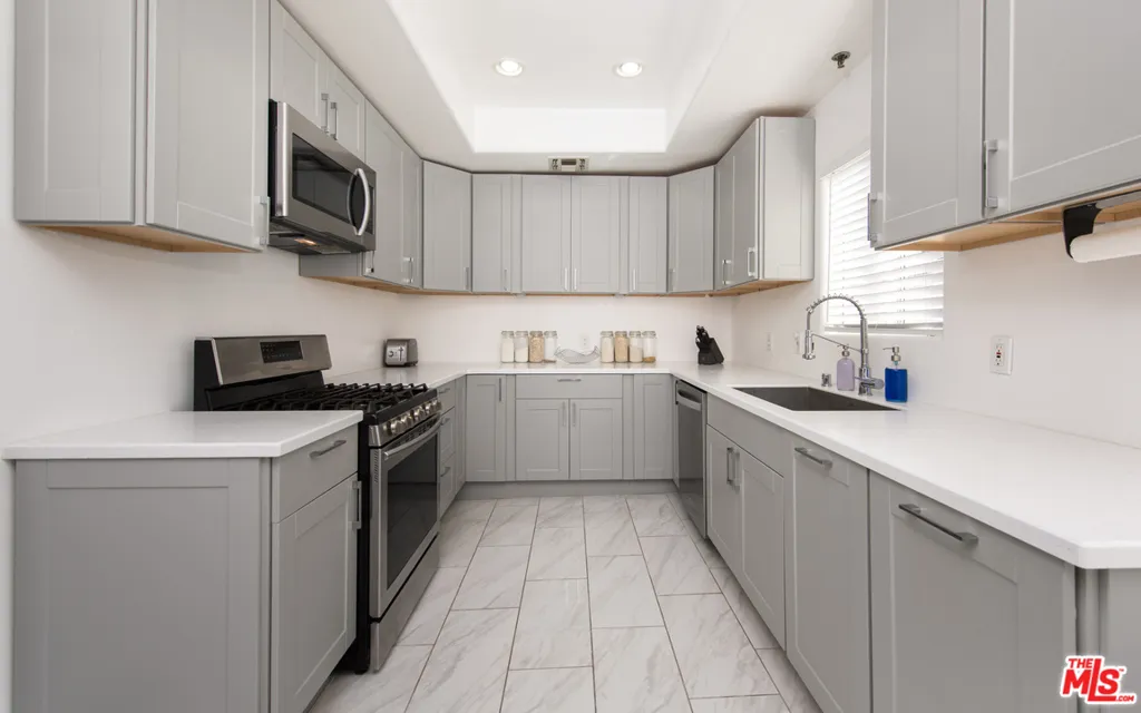 5241 Vantage Avenue 104, Valley Village, California 91607 home-pic-4